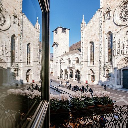La Finestra Sul Duomo - The House Of Travelers Lägenhet Como Exteriör bild