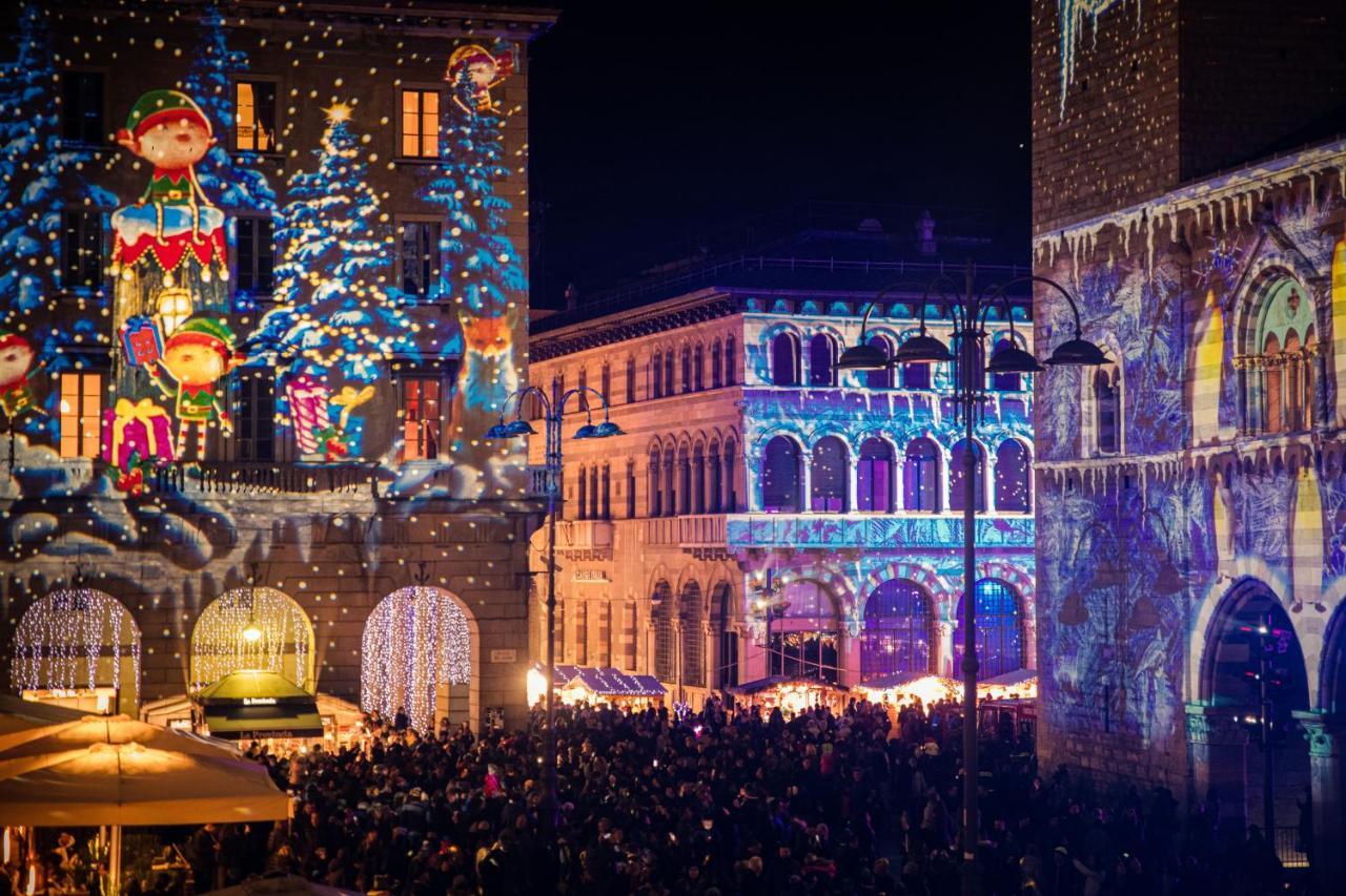 La Finestra Sul Duomo - The House Of Travelers Lägenhet Como Exteriör bild